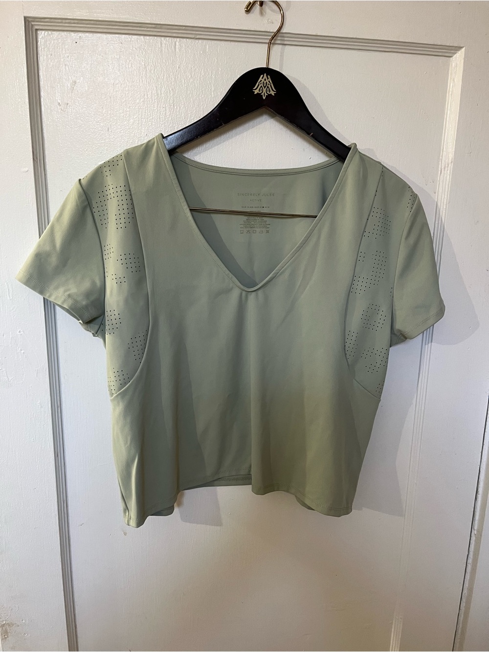 Sincerely Jules Active V-Neck Crop Workout Top Green Size M EUC